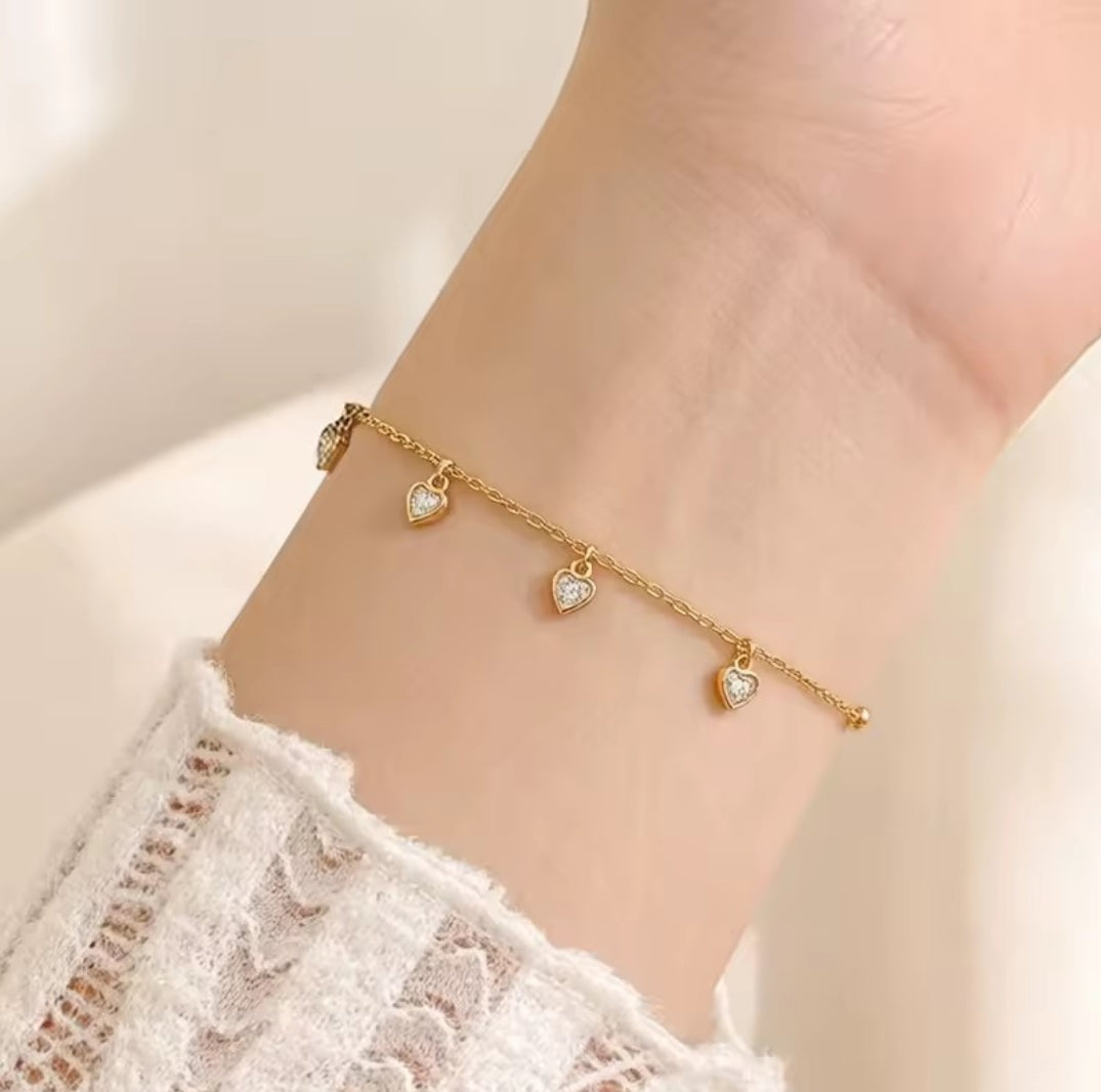 Pulsera fina corazones