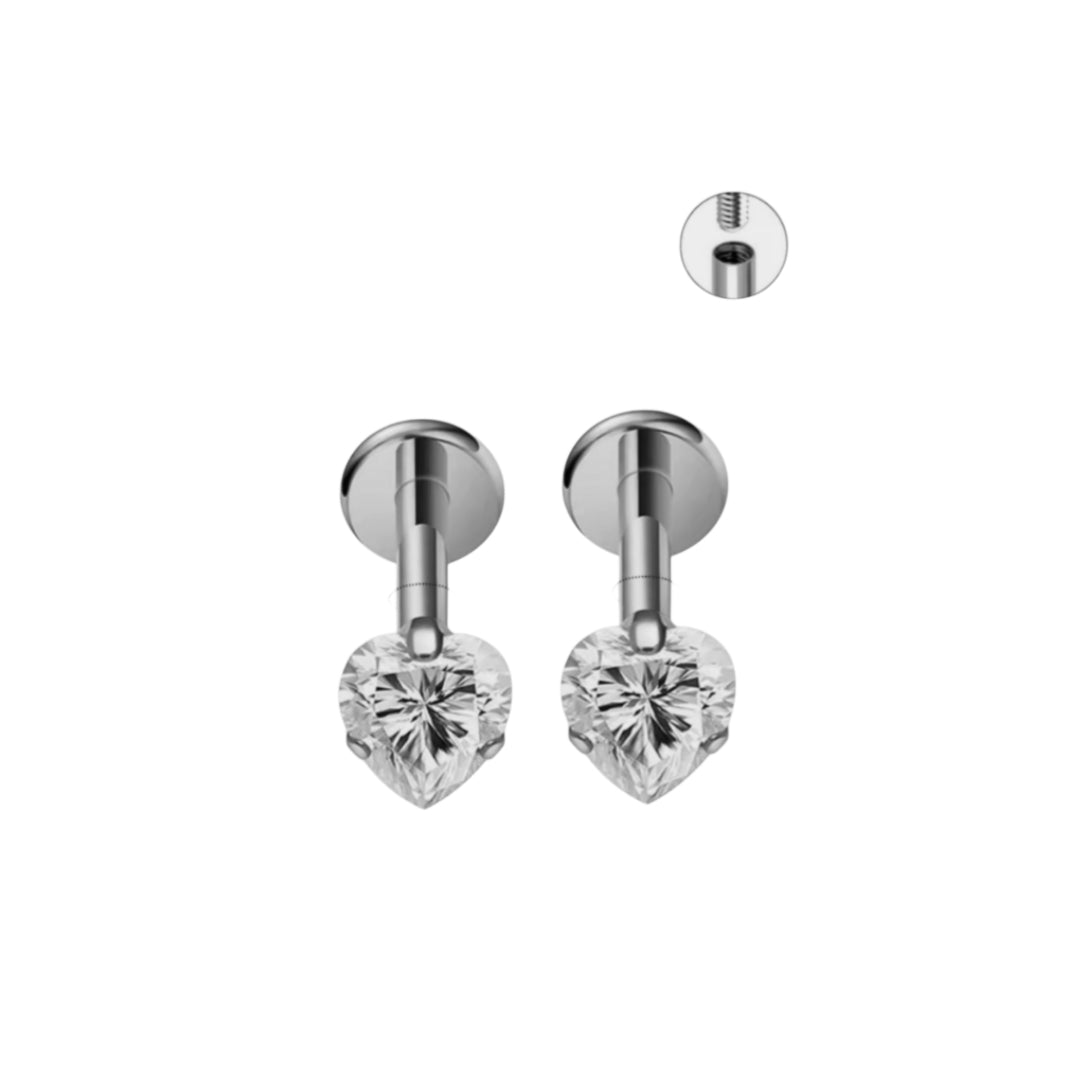 Piercing circon corazón