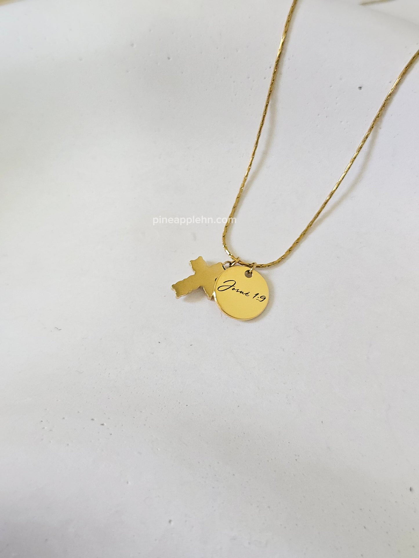 Sé fuerte y valiente necklace