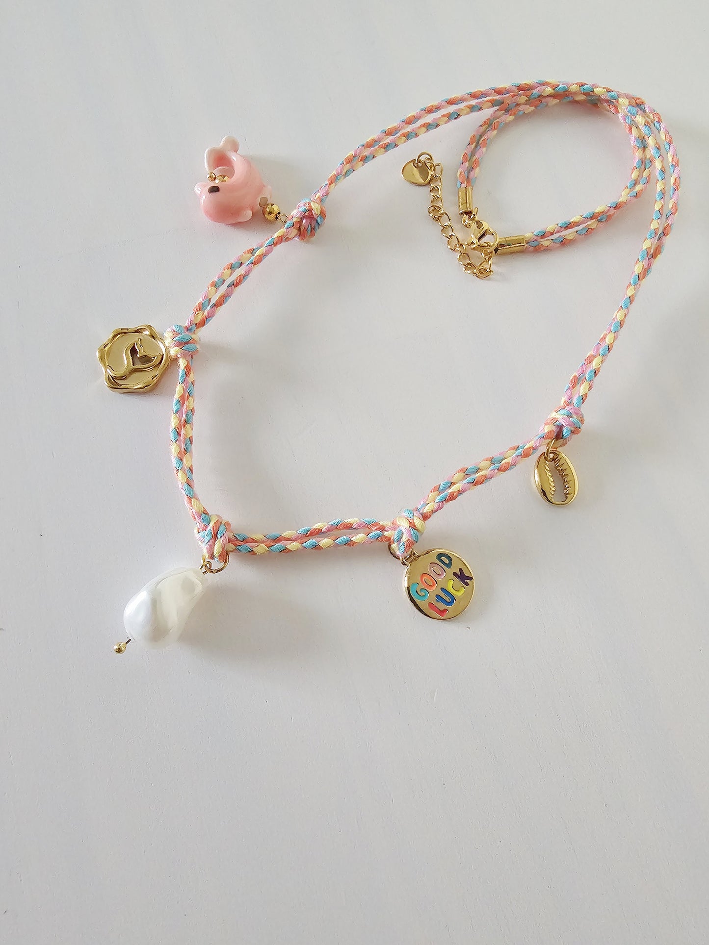 Cadena de hilo multicharm