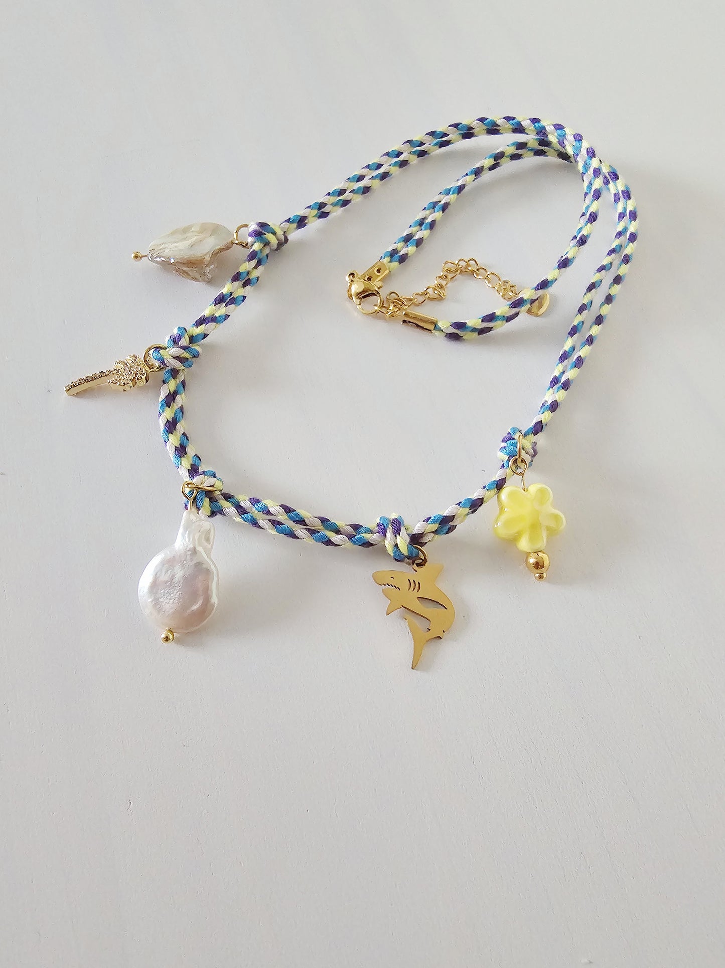 Cadena de hilo multicharm