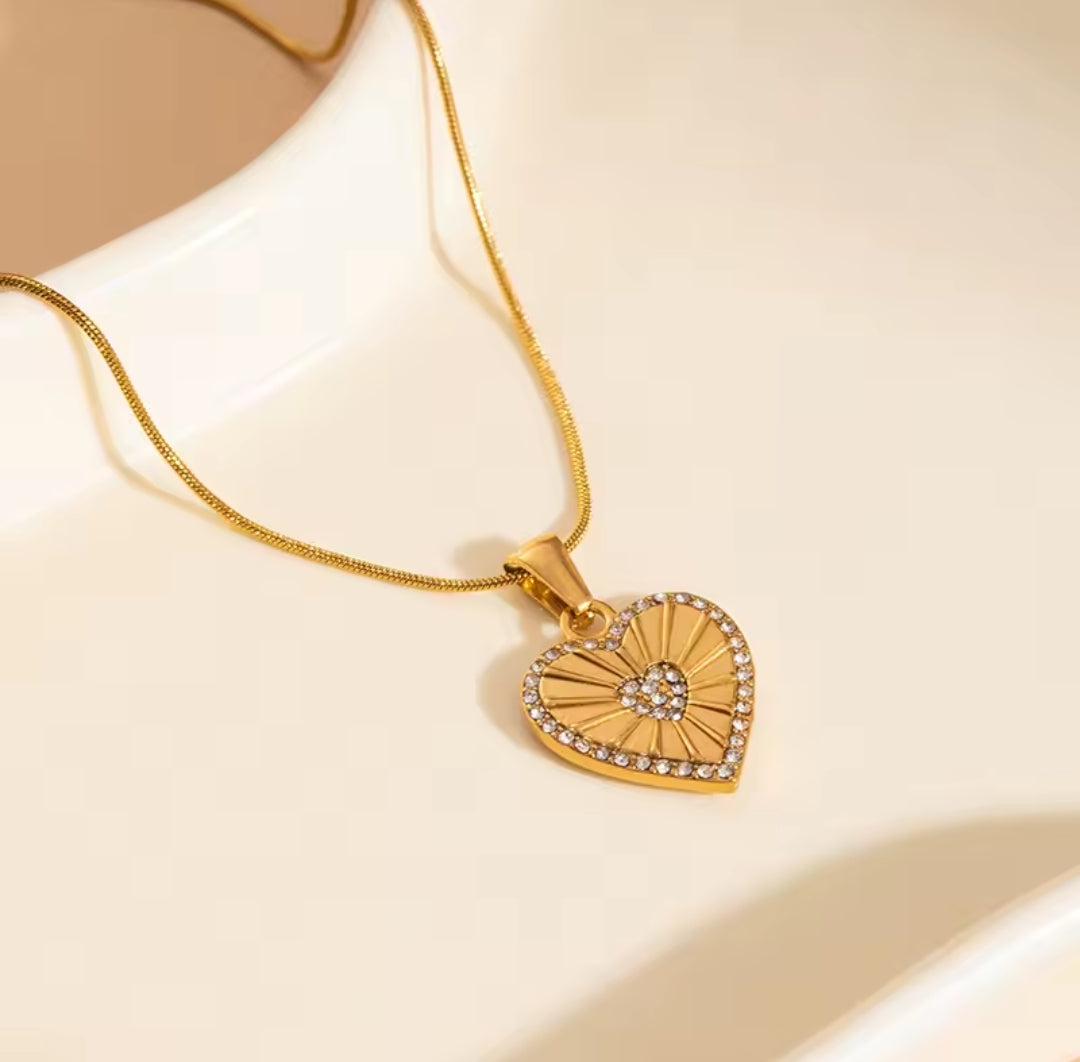 Collar corazón con circones