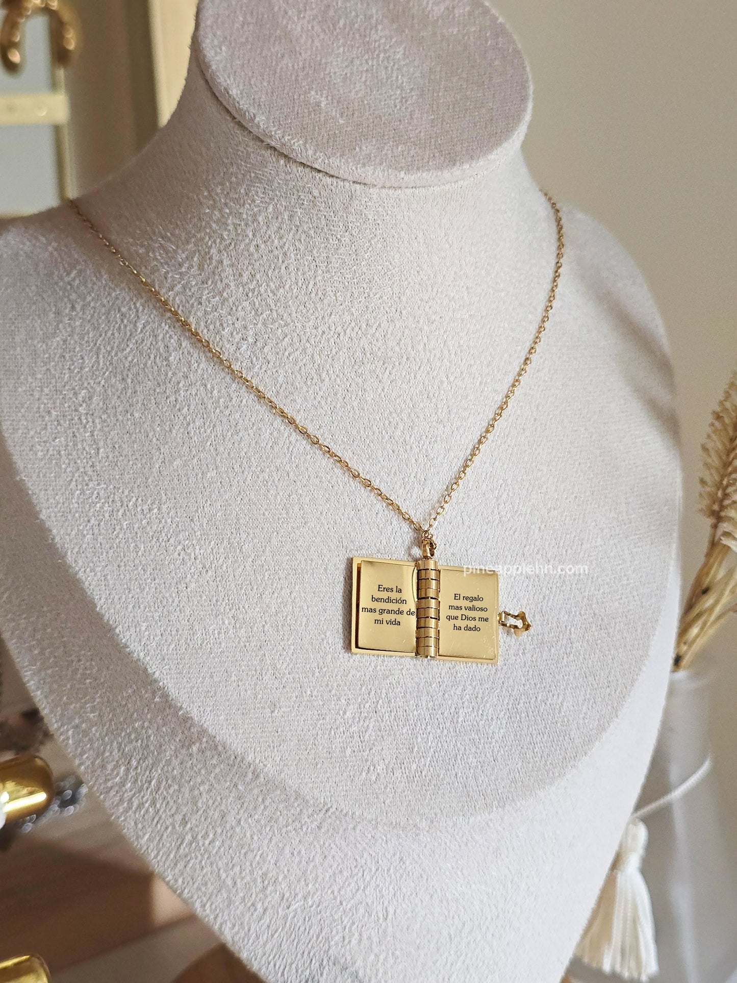 Collar de librito personalizable