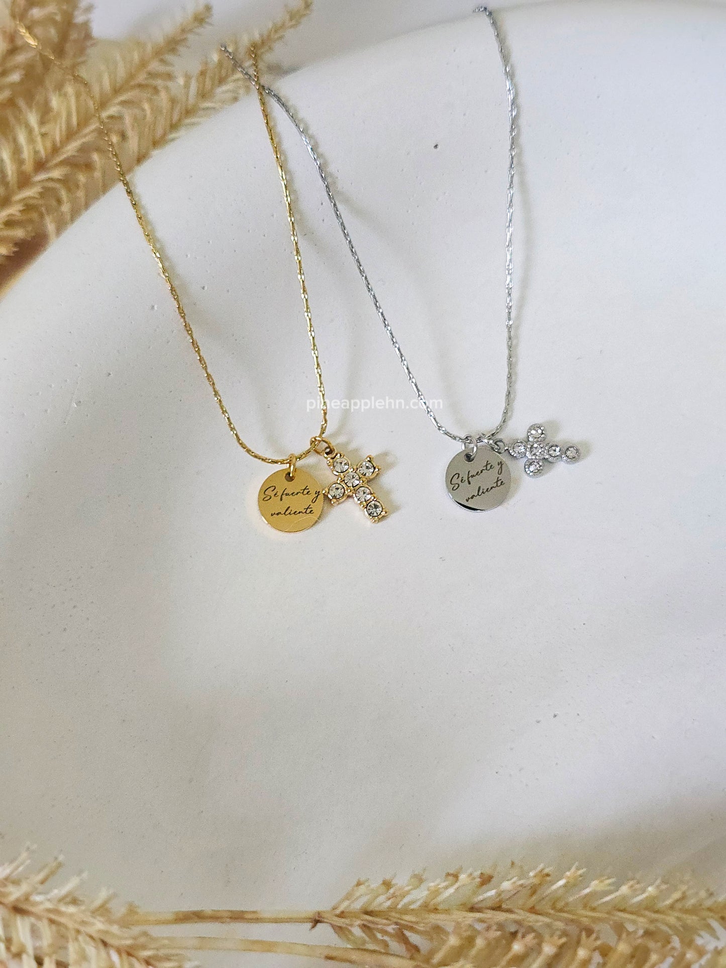 Sé fuerte y valiente necklace