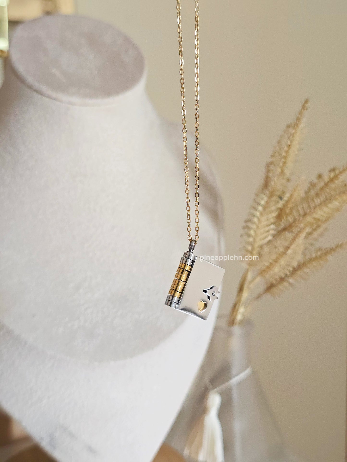 Collar de librito personalizable